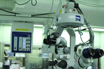 当院で使用している白内障機械・顕微鏡
